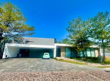 Casa de 4 habitaciones, León · Casa en Renta de Una Planta en El Bosque Country Club