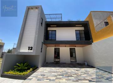Casa · 180m² · 3 Recámaras · 2 Estacionamientos · Casa con Doble Altura y Roof Garden en Privada | Ideal Para Familias a 10 Min del Centro de Tlaxcala