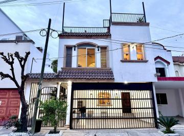 Casa · 187m² · 2 Recámaras · 2 Estacionamientos · Casa en Venta en Colonial Cumbres