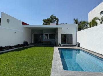 Casa · 180m² · 3 Recámaras · 2 Estacionamientos · Casa - Fraccionamiento Brisas