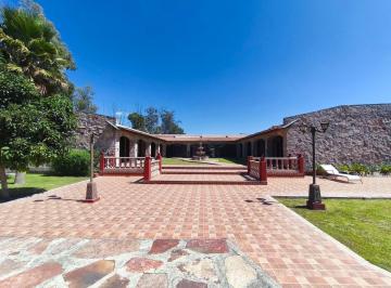 Rancho · 1400m² · 4 Recámaras · 15 Estacionamientos · Rancho - El Marqués