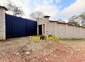 Casa de 4 habitaciones, Fortín · Vendo Bella Propiedad de 1,069 m² de Superficie de Terreno en Fortín.