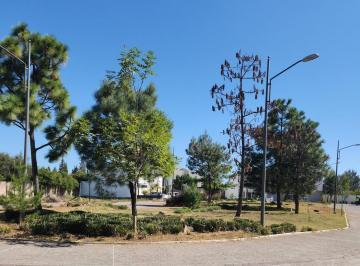 Terreno / Lote · 140m² · En Hermoso Privado Vistas Altozano, Frente Area Verde, Terreno Plano