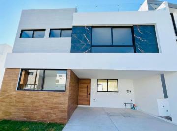 Casa · 300m² · 5 Recámaras · 2 Estacionamientos · Casa - Cascatta