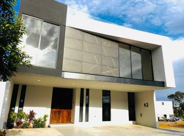 Casa · 370m² · 4 Recámaras · 2 Estacionamientos · Casa - Lomas 2