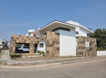 Casa · 397m² · 6 Recámaras · 3 Estacionamientos · Casa en Fraccionamiento Paraíso Country Club