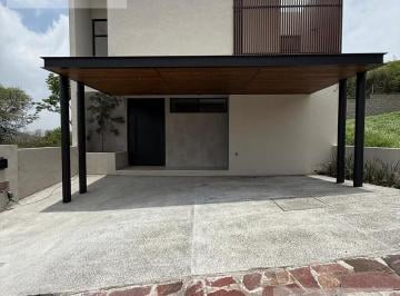 Casa · 232m² · 4 Recámaras · 2 Estacionamientos · Kl/ Estrena Casa de Autor en Renta. 4 Recámaras con Baño.