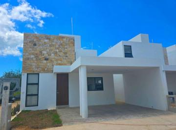 Casa de 2 habitaciones, Mérida · Casa en Venta con Alberca y Cochera Techada en Cholul, merida, Yucatán
