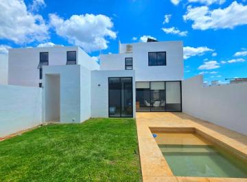Casa de 2 habitaciones, Mérida · Casa en Venta con Alberca y Cochera Techada en Cholul, merida, Yucatán
