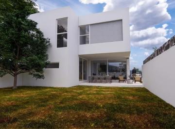 Casa · 320m² · 4 Recámaras · 2 Estacionamientos · Casa en Corregidora