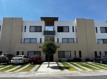 Casa · 3 Recámaras · 2 Estacionamientos · Casa en Corregidora