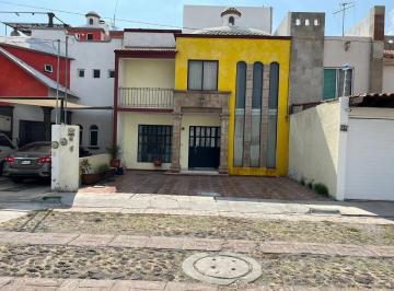 Casa · 240m² · 3 Recámaras · 2 Estacionamientos · Casa en Residencial Las Fuentes