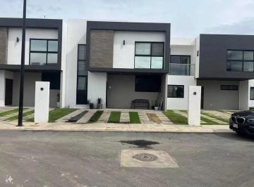 Casa · 3 Recámaras · 3 Estacionamientos · Casa en Corregidora