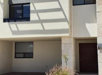 Casa en condominio · 271m² · 5 Recámaras · 2 Estacionamientos · Casa en Renta en Zibatá