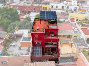 Casa de 5 habitaciones, San Miguel de Allende · Casa de Arquitectura Tradicional en Centro Histórico. con Jardín y Terraza con Increíbles Vistas.