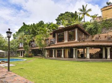 Casa · 969m² · 4 Recámaras · 3 Estacionamientos · Casa en Fraccionamiento Los Limoneros, Cuernavaca Norte