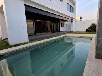 Casa · 300m² · 4 Recámaras · 2 Estacionamientos · Casa Nueva Dentro de Fraccionamiento en Jiutepec