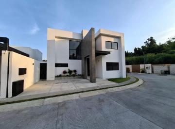 Casa · 300m² · 4 Recámaras · 2 Estacionamientos · Venta de Casa Nueva Dentro de Fraccionamiento en Jiutepec