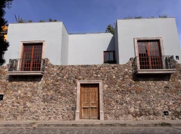 Casa de 3 habitaciones, San Miguel de Allende · Casa Para Estrenar con Terraza, de Diseño Moderno y Elegante, a Unos Pasos del Centro Histórico