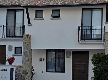 Casa · 170m² · 3 Recámaras · 2 Estacionamientos · Casa Renta Querétaro Fraccionamiento Zibata Rs/