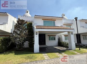 Casa · 265m² · 3 Recámaras · 2 Estacionamientos · Casa en Condominio