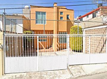 Casa de 4 habitaciones, Toluca · Gran Oportunidad, Casa en Venta C. Toltecas Barrio de Sta Bárbara, Toluca de Lerdo, Méx.