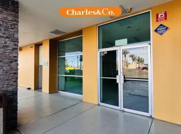 Local comercial · 104m² · 200 Estacionamientos · Local en Renta