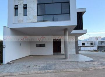 Casa · 269m² · 3 Recámaras · 2 Estacionamientos · Casa en Venta en Hector Caballero