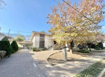 Casa · 1227m² · 4 Recámaras · 6 Estacionamientos · Casa en Venta en San Pedro Garza García