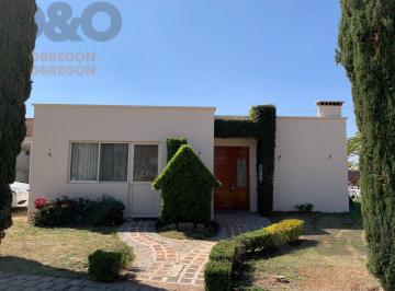 Casa · 200m² · 3 Recámaras · 2 Estacionamientos · Casa en Venta en El Cid, León Gto