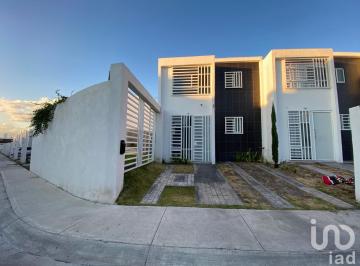 Casa · 79m² · 3 Recámaras · 2 Estacionamientos · Casa en Venta Fraccionamiento Villalba II Corregidora Queretaro