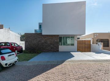 Casa de 3 habitaciones, Zapopan · Casa en Venta, Bugambilias 2da Sección. Zapopan, Jalisco