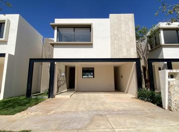 Casa · 167m² · 3 Recámaras · 2 Estacionamientos · Casa en Privada en Venta Al Norte de Mérida