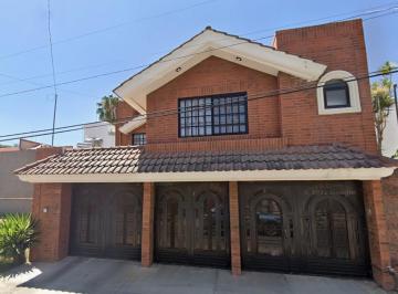 Casa de 3 habitaciones, León · Propiedad de Excelente Plusvalia en Valle de Bravo, Conectada con Vialidades Principales y Servicios