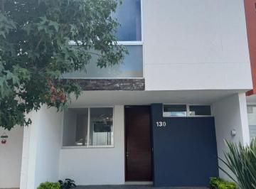 Casa de 3 habitaciones, Tlajomulco de Zúñiga · Casa en Renta; La Rúa Residencial en Tlajomulco de Zúñiga, Jalisco.
