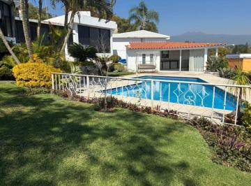 Casa · 416m² · 3 Recámaras · 2 Estacionamientos · Casa con Alberca, Jardín y Bungalow en Rancho Tetela, Cuernavaca