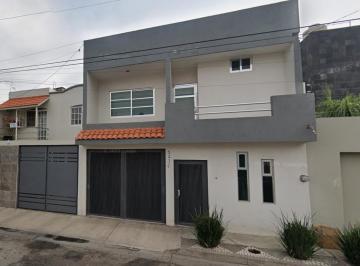 Casa de 2 habitaciones, Irapuato · Casa Residencialen Zona de Crecimiento con Excelentes Vias de Acceso y Servicios Basicos Cercanos