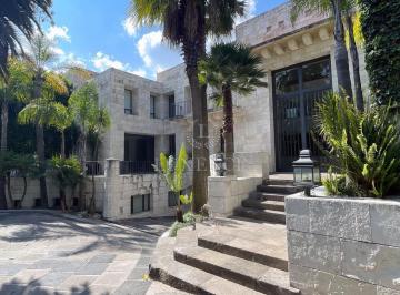 Casa en condominio · 1361m² · 4 Recámaras · 12 Estacionamientos · Casa en Condominio en Jardines del Pedregal en Venta