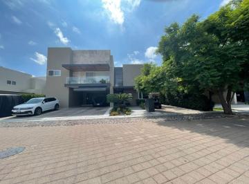 Casa de 3 habitaciones, Querétaro · Casa en Venta El Campanario Queretaro