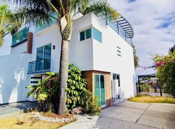 Casa en condominio · 260m² · 3 Recámaras · 3 Estacionamientos · Casa Remodelada en Venta - Villa Satélite La Calera Puebla