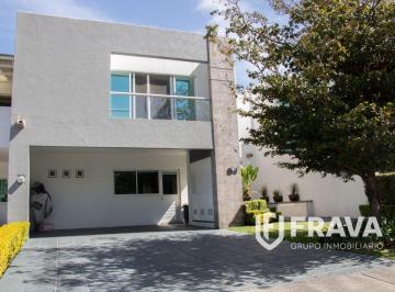 Casa de 3 habitaciones, Zapopan · Casa en Venta en Olivos Residencial