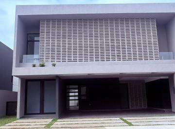Casa · 330m² · 3 Recámaras · 2 Estacionamientos · Casa en Venta en Punta Tiburon
