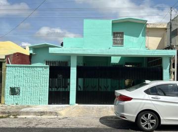 Casa · 173m² · 3 Recámaras · 1 Estacionamiento · Venta Casa con Excelentes Servicios a La Mano en Norte de Merida