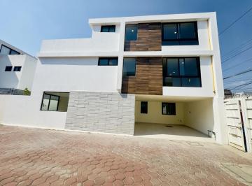 Casa en condominio · 261m² · 5 Recámaras · 2 Estacionamientos · Casa Nueva en Venta con Opcion a 5 Recamaras a Una Calle de Forjadores Puebla