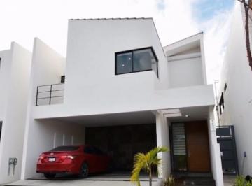 Casa · 270m² · 4 Recámaras · 2 Estacionamientos · Casa en Renta en El Cid