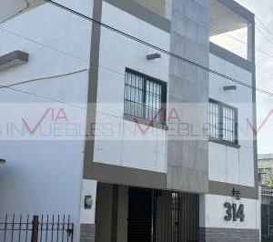 Casa · 430m² · 4 Recámaras · 1 Estacionamiento · Casa en Venta en Mitras Sur