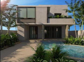 Casa de 4 habitaciones, Mérida · Casa en Venta Mérida | 4 Recámaras | 582 m² | Alberca y Jardín