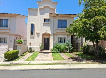 Casa en condominio · 142m² · 3 Recámaras · 2 Estacionamientos · Casa en Venta en Villa California, Tlajomulco de Zúñiga