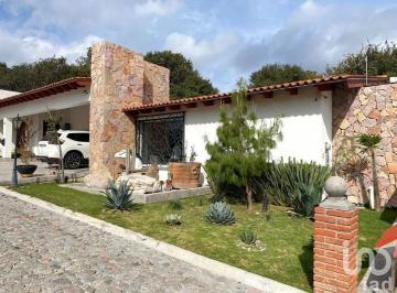 Casa · 761m² · 4 Recámaras · 3 Estacionamientos · Casa en Venta en Flor del Bosque Amozoc, Puebla, México (Precio a Negociar)
