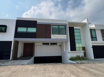 Casa · 400m² · 3 Recámaras · 2 Estacionamientos · Casa en Renta en Lomas Diamante